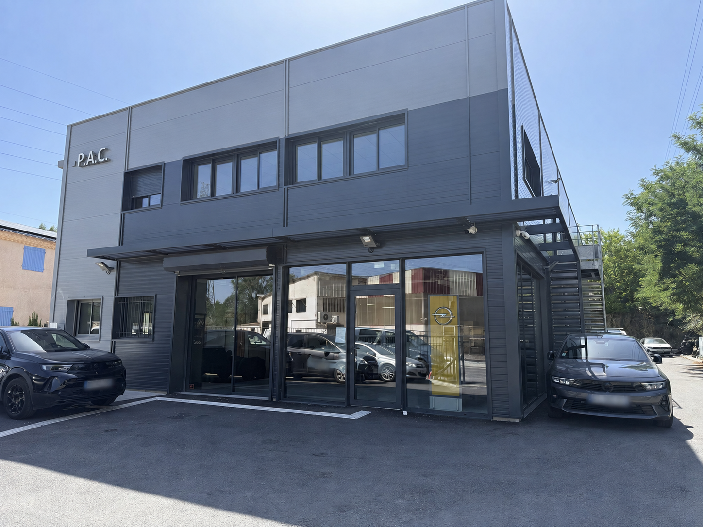 Façade du garage Provence Auto Conseils à Gardanne, agent Opel
